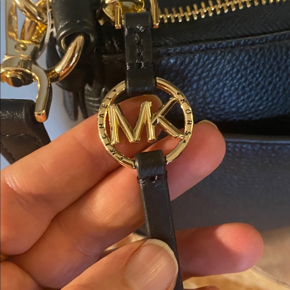 ♠️Michael Kors Womens Jet Set Charm M Top Zip Pochette Crossbody Pebbled Leather - Picture 6 of 17